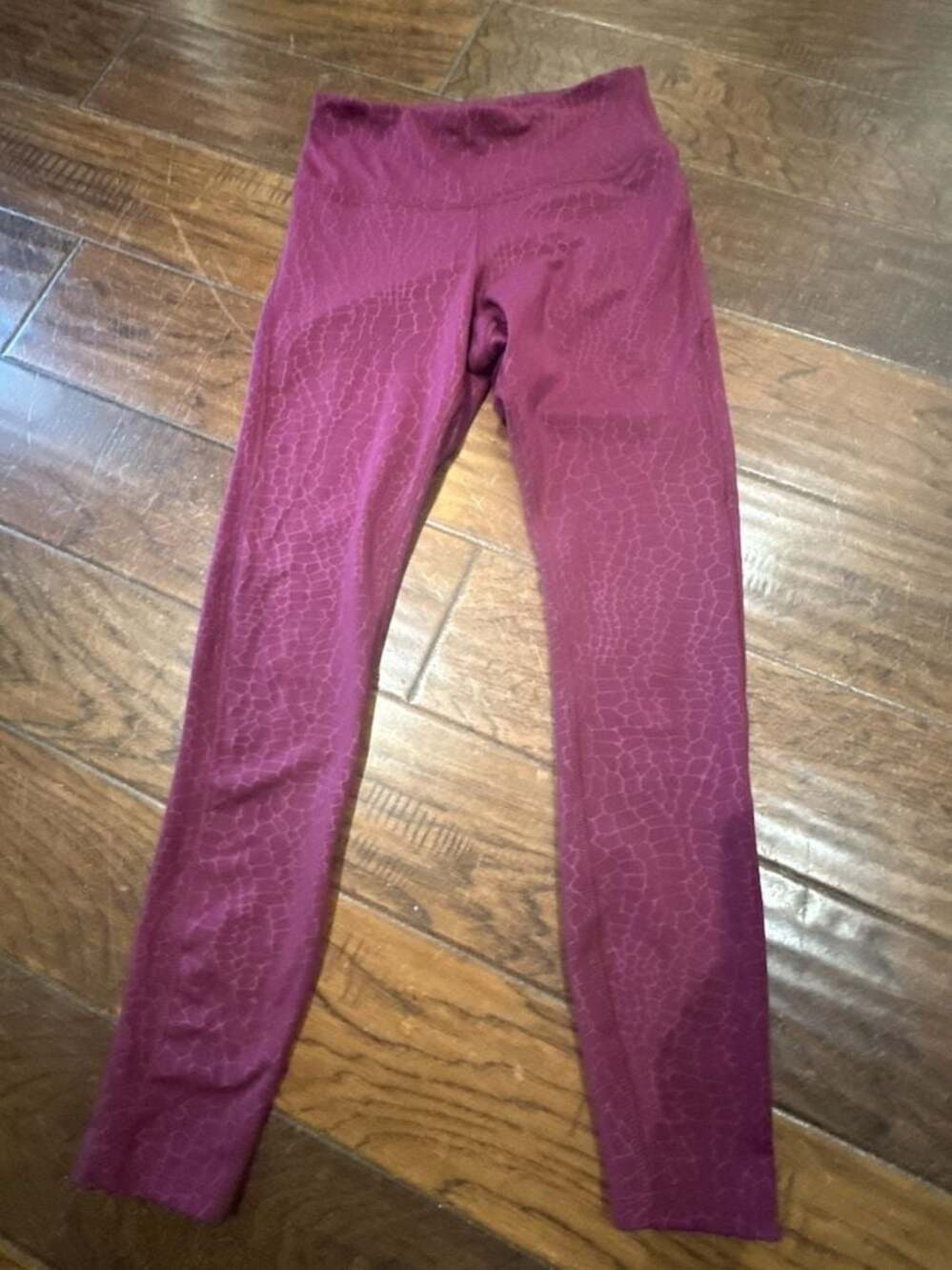 Juicy Couture Sport High-Waist Croc Print Leggings, Grape Wine, Size S‎